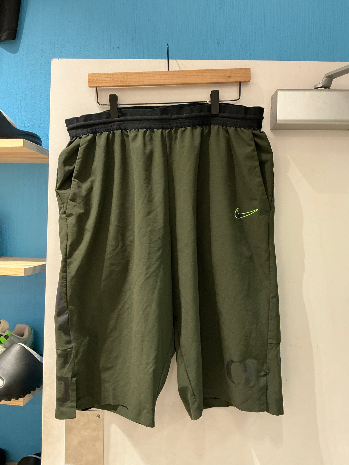 Oregon Ducks Team Issued Shorts (2XL)