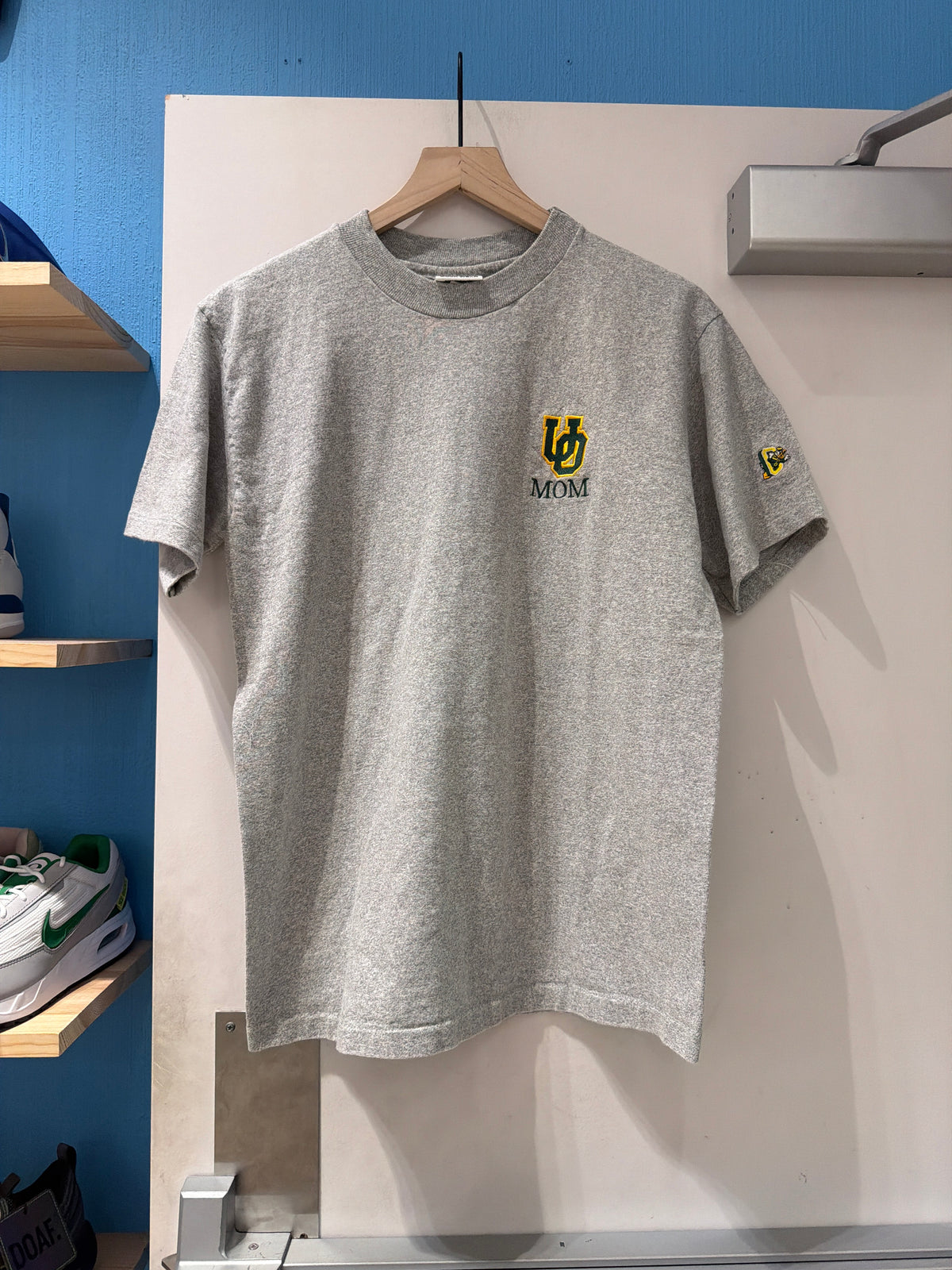 90’s Oregon Mom Tee (Medium)