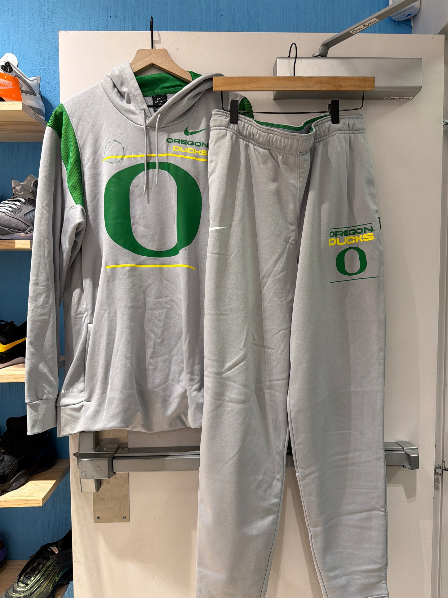 Oregon Team Issued Set (L)