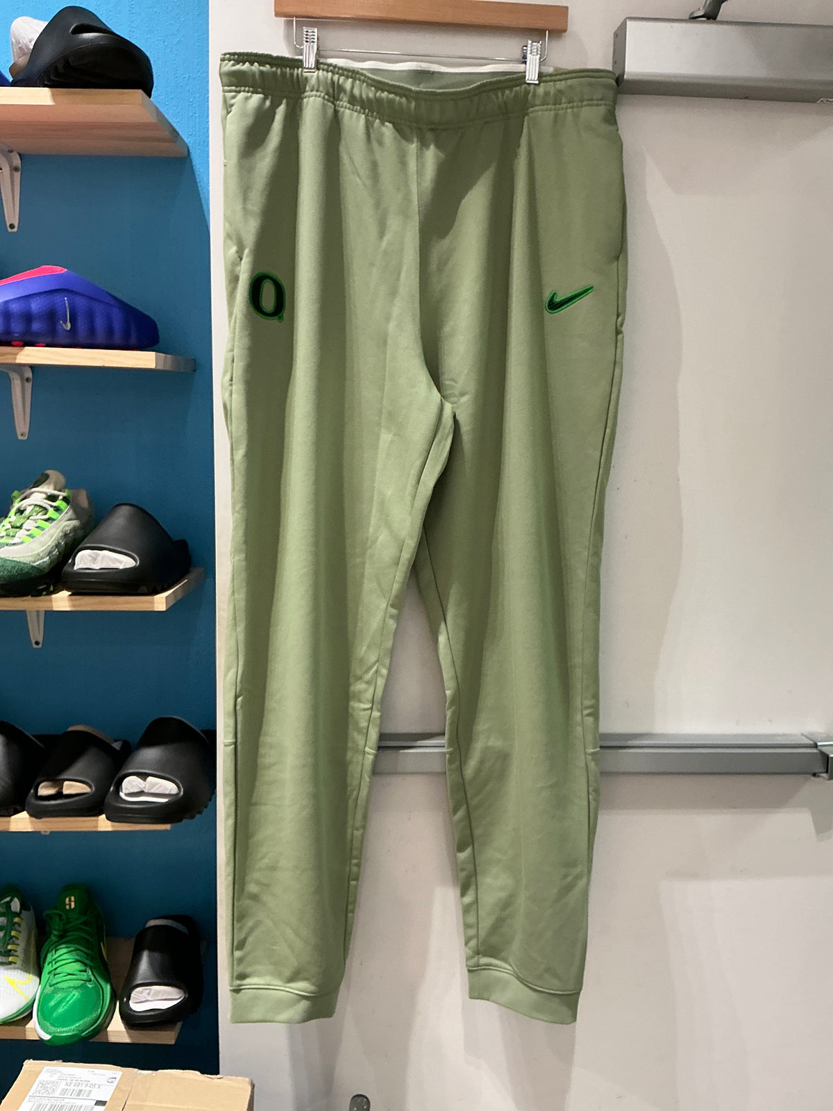 New Team Issued Oregon Sweatpants (2XL)