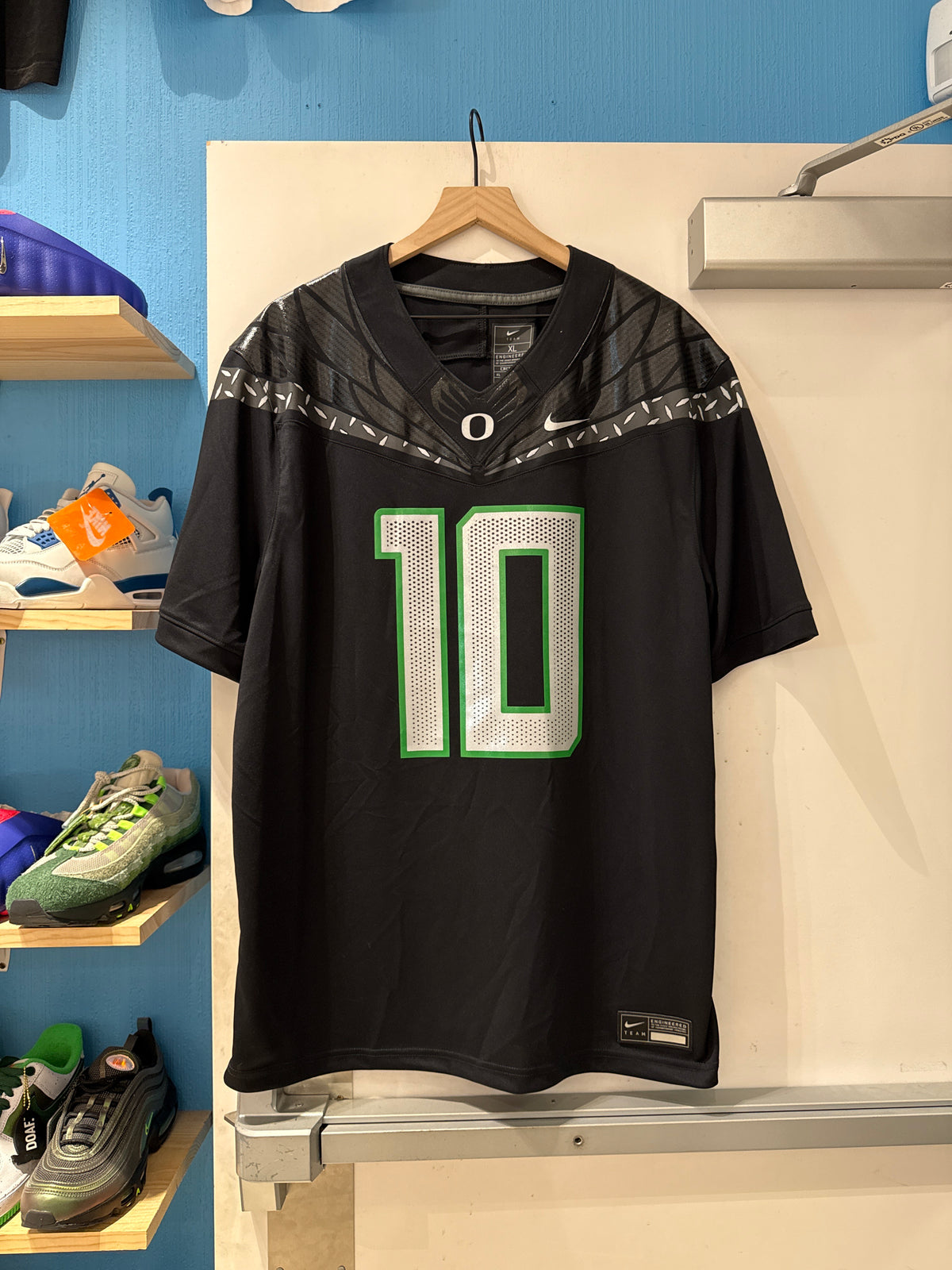 Oregon Ducks Herbert Jersey #10 (XL)