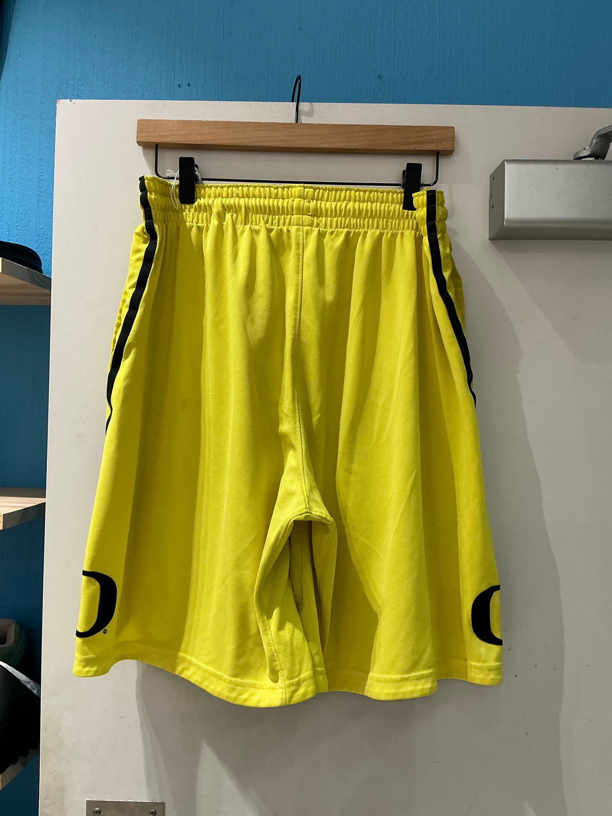 Oregon Ducks Team Issued Shorts (XL)
