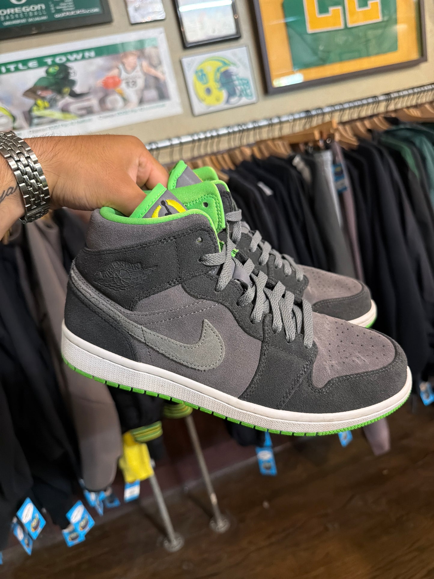 Oregon Jordan 1 Mid Rare Team Issued (8 men’s)