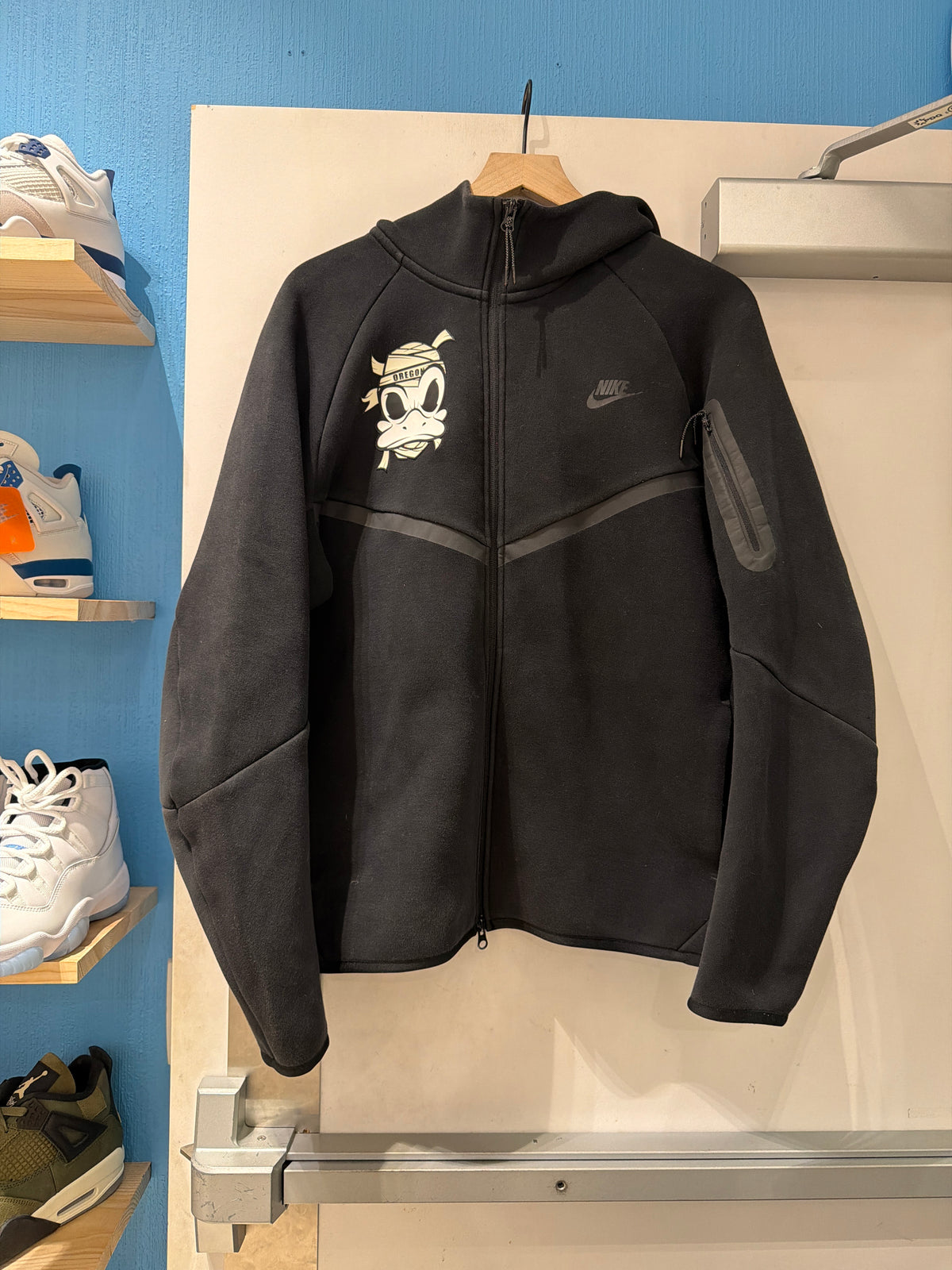 Oregon Mummy Team Issued Nike Tech Rare (Size Large )