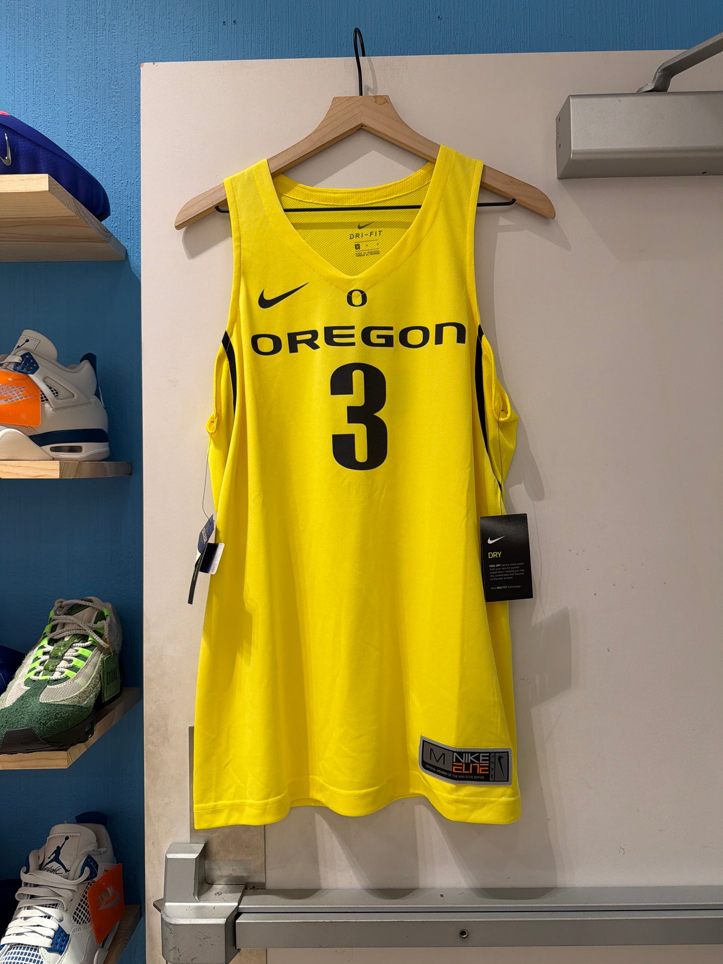 Oregon #3 Basketball Jersey New (M)