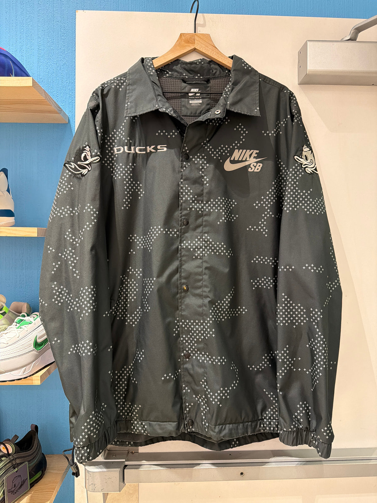 Rare Oregon Team Issued Nike SB Jacket (XL)