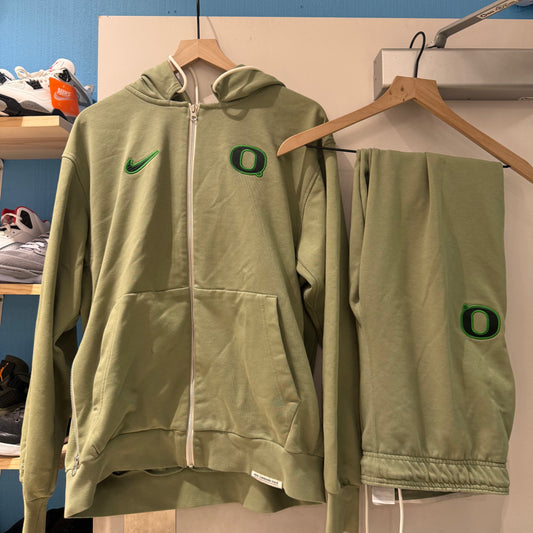 Oregon Green Team Issued Travel Set