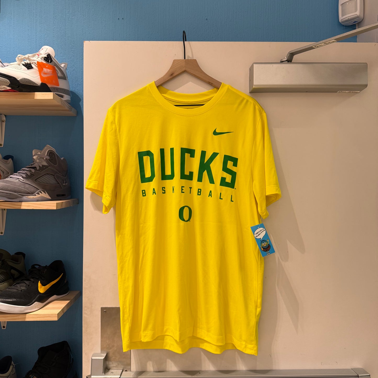 Oregon Ducks Basketball Yellow Tee (L)