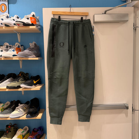 Oregon Volleyball Team Issued Nike Tech Pants (M)