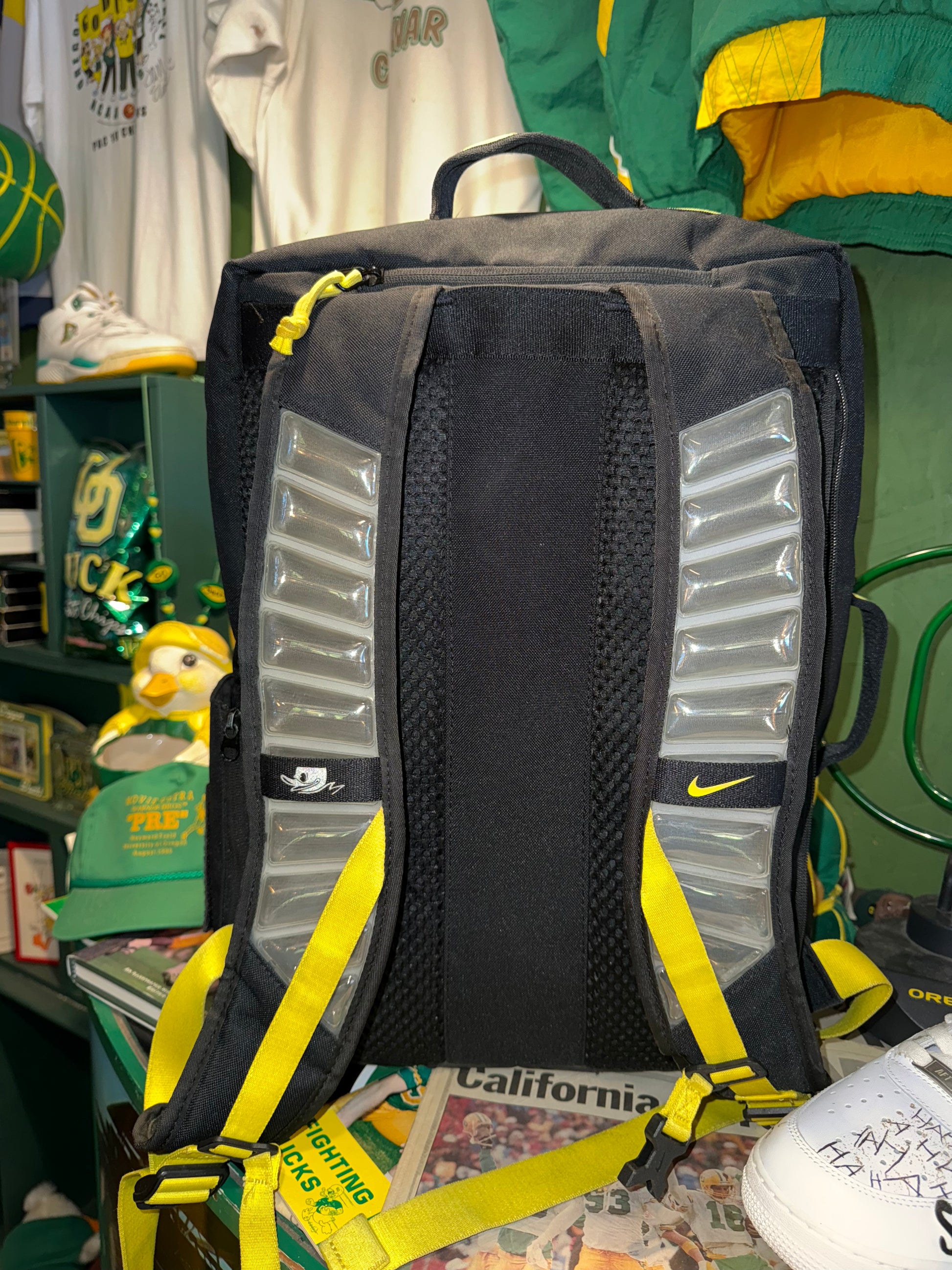 Oregon Team Issued Nike Athlete Backpack 2021/2022 The NEST Oregon Team Issued Nike Athlete Backpack 2021/2022 The NEST