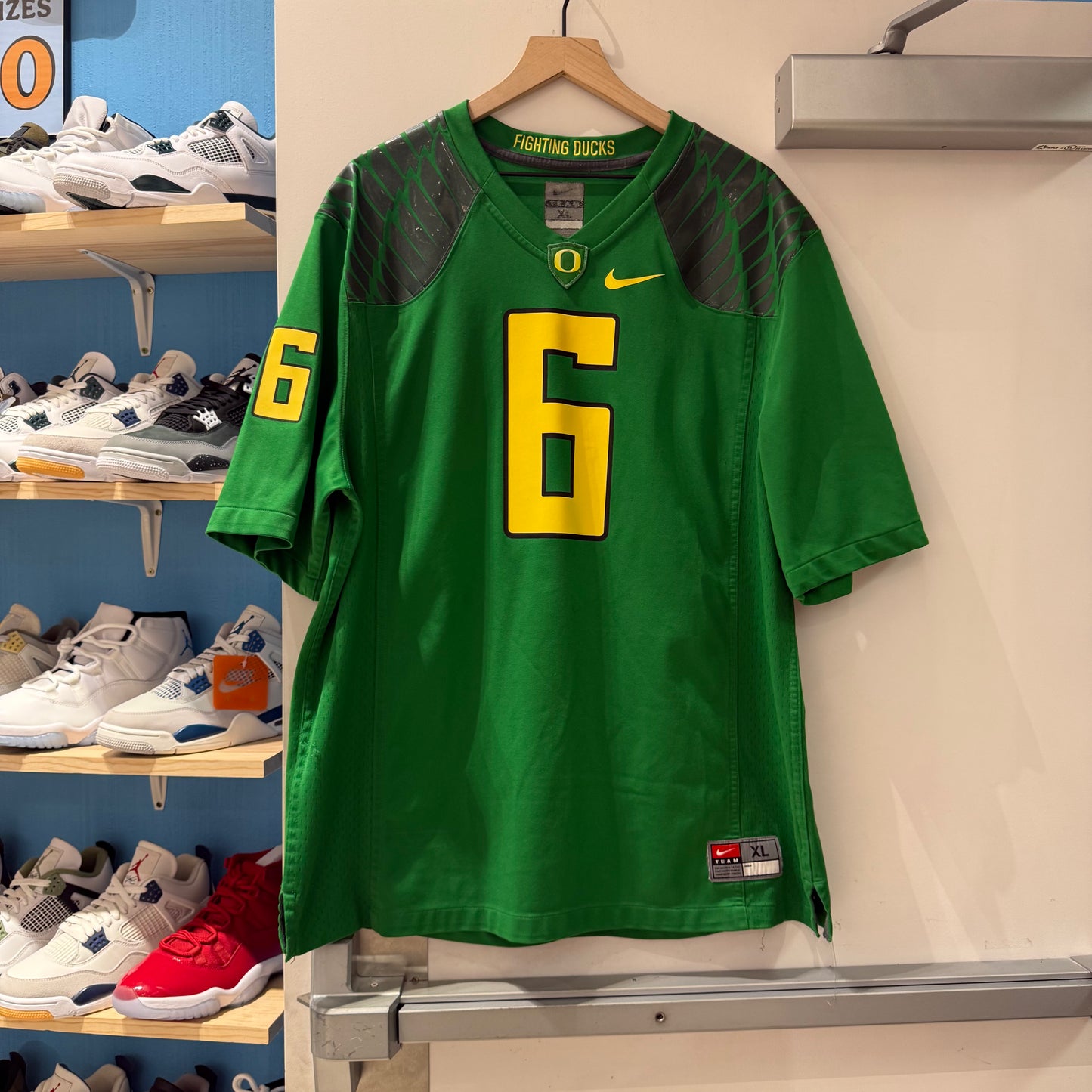 Oregon Ducks Jersey #6 - XL