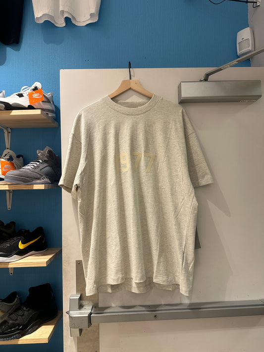 Light Oat 1977 Essential Tee