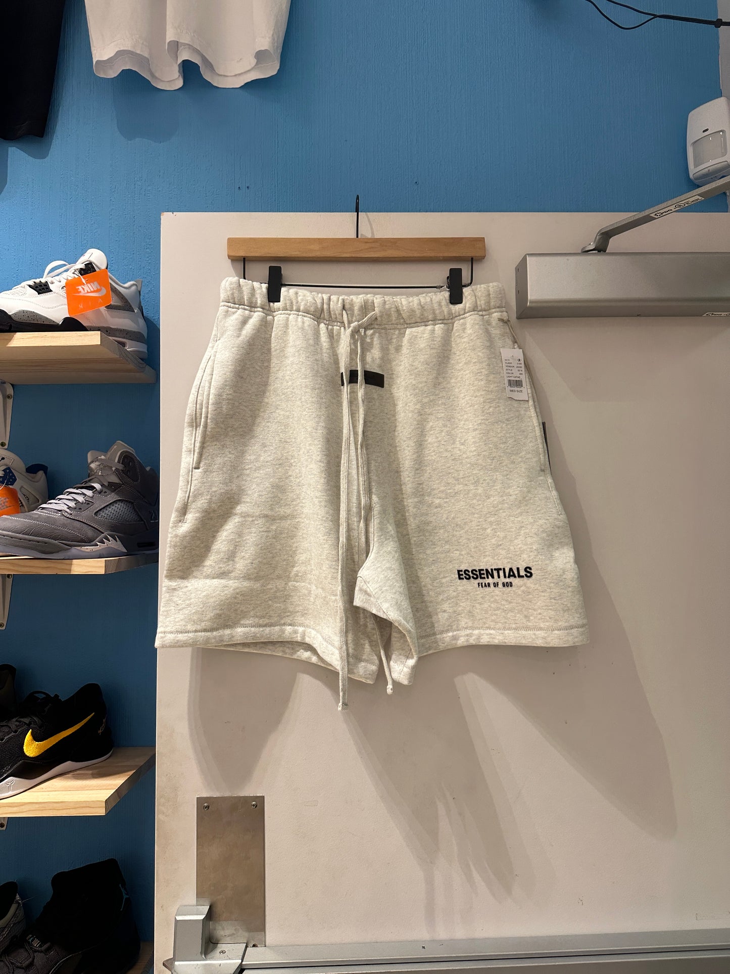 Light Oat Essential Shorts