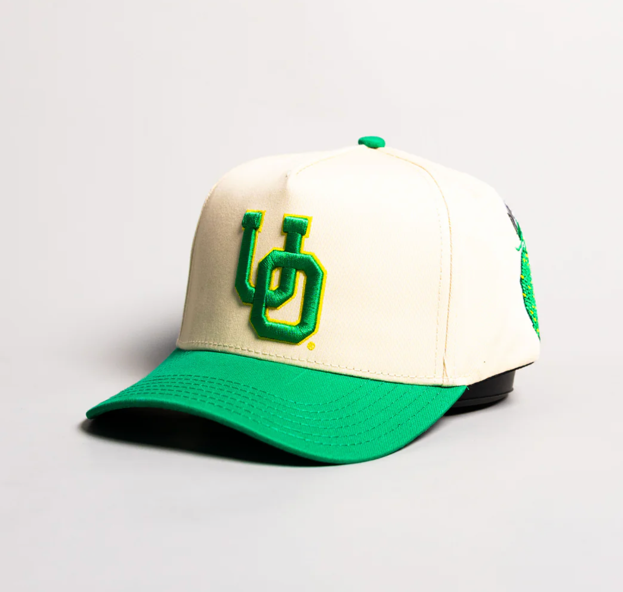 OREGON AUTZEN STADIUM / CREAM & GREEN