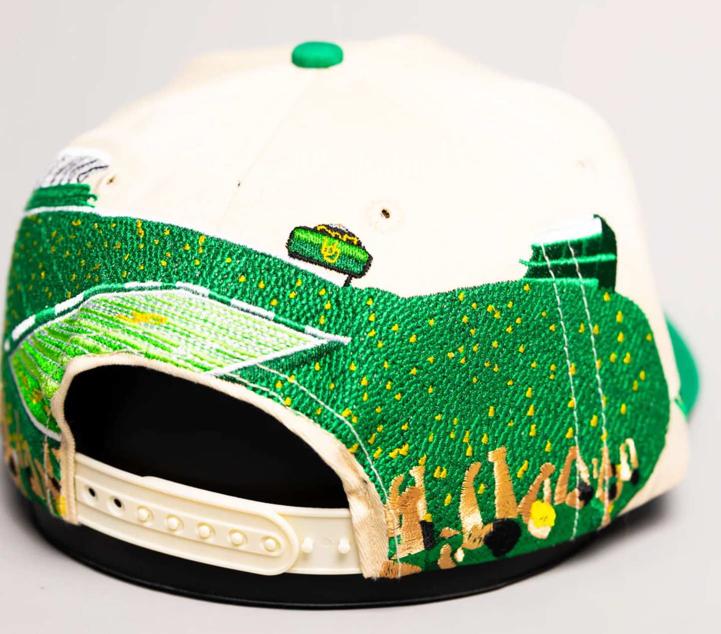 OREGON AUTZEN STADIUM / CREAM & GREEN